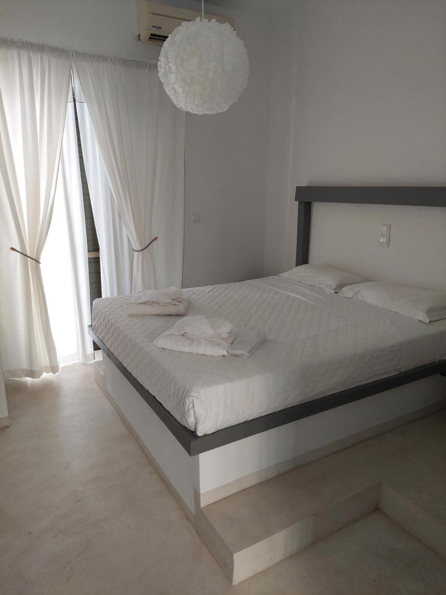 Ferienwohnung Golden Star Praxitelous Agia Marina  Exterior foto